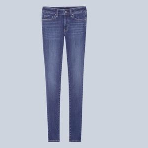 Ultra stretch, mid rise skinny jean  💙